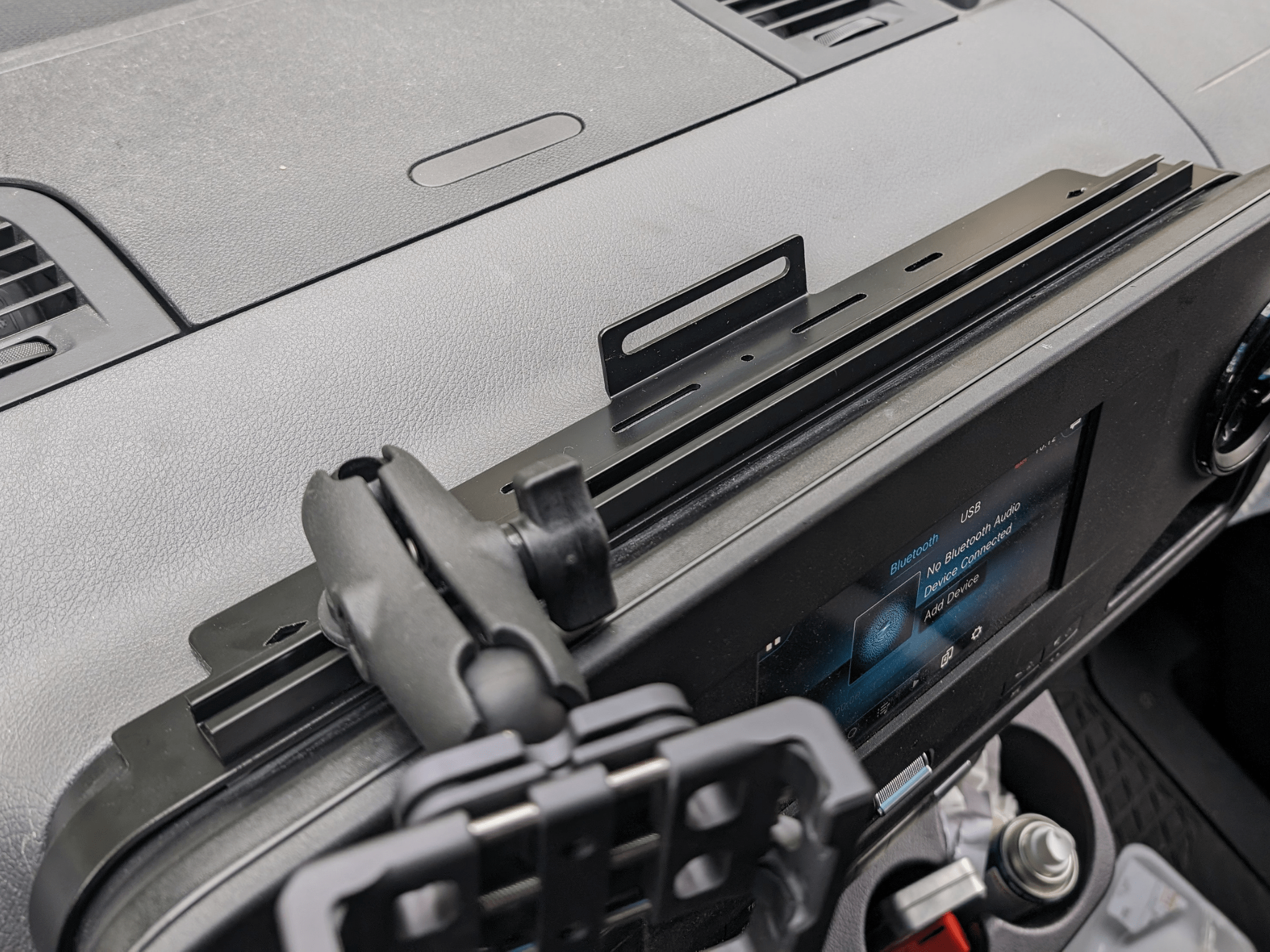 SPRINTER DASH ACCESSORIES AND PHONE MOUNTING SYSTEM - White Top Adventures