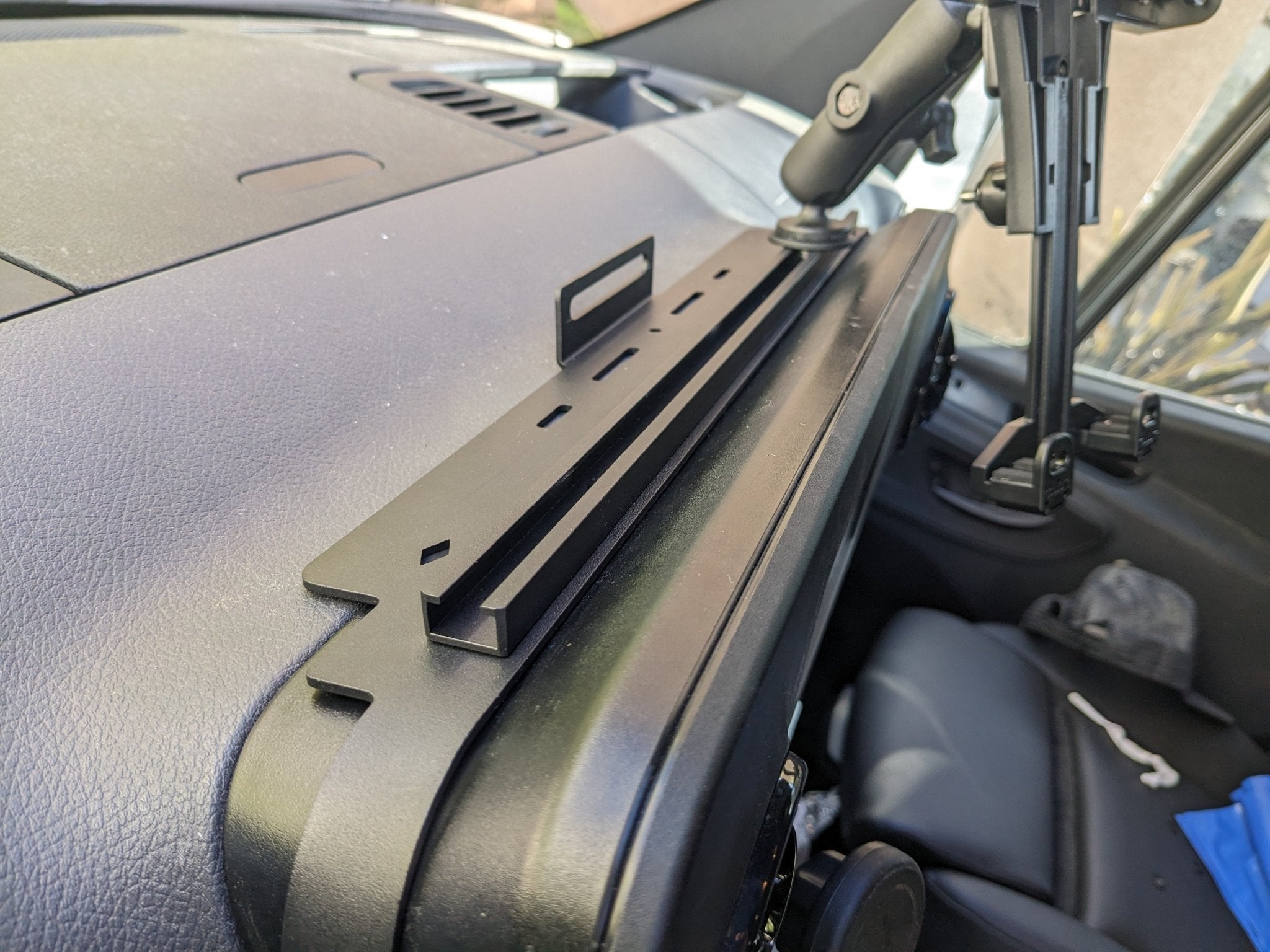 SPRINTER DASH ACCESSORIES AND PHONE MOUNTING SYSTEM - White Top Adventures