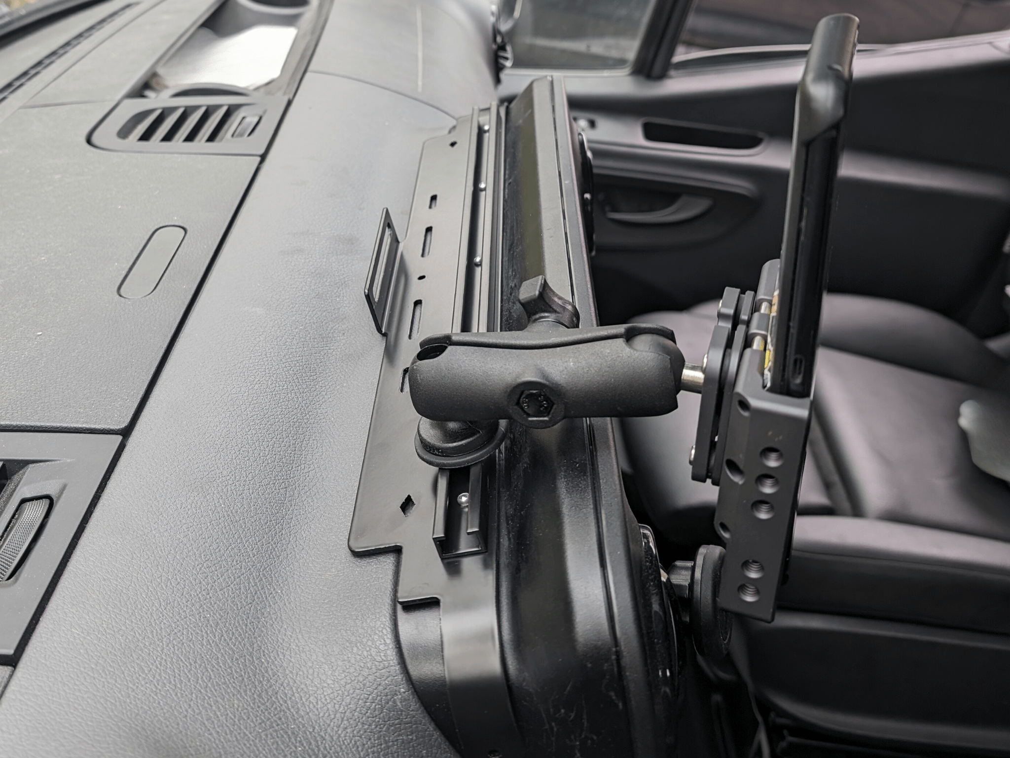 SPRINTER DASH ACCESSORIES AND PHONE MOUNTING SYSTEM - White Top Adventures