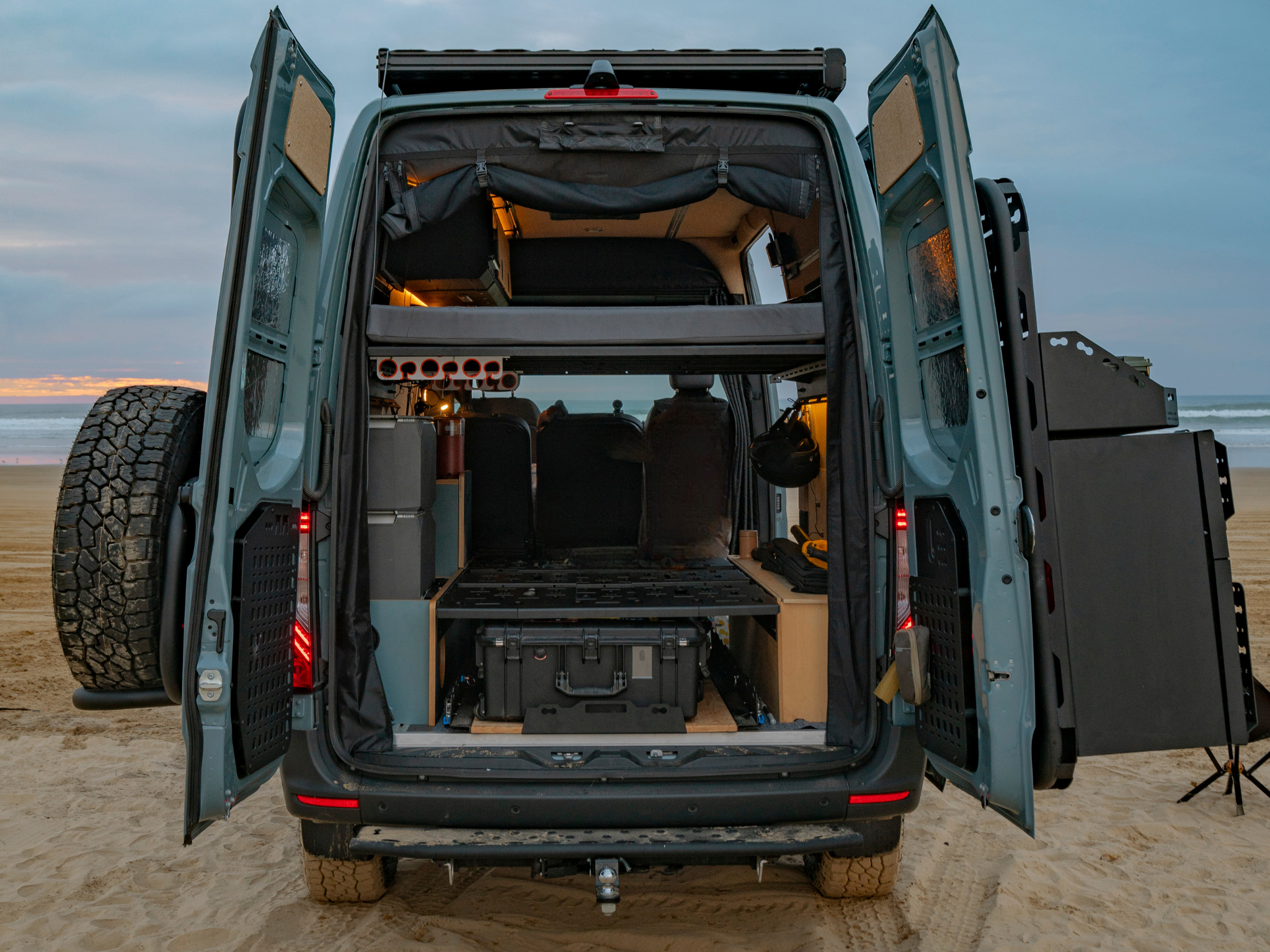 Wheel well box Mini bed for Sprinter, Transit &amp; Promaster