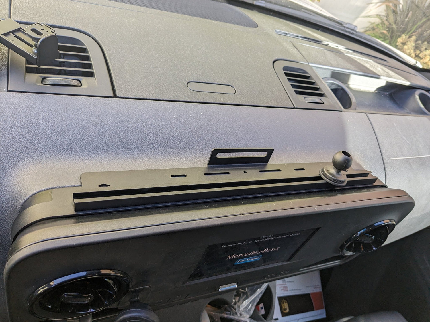 SPRINTER DASH ACCESSORIES AND PHONE MOUNTING SYSTEM - White Top Adventures